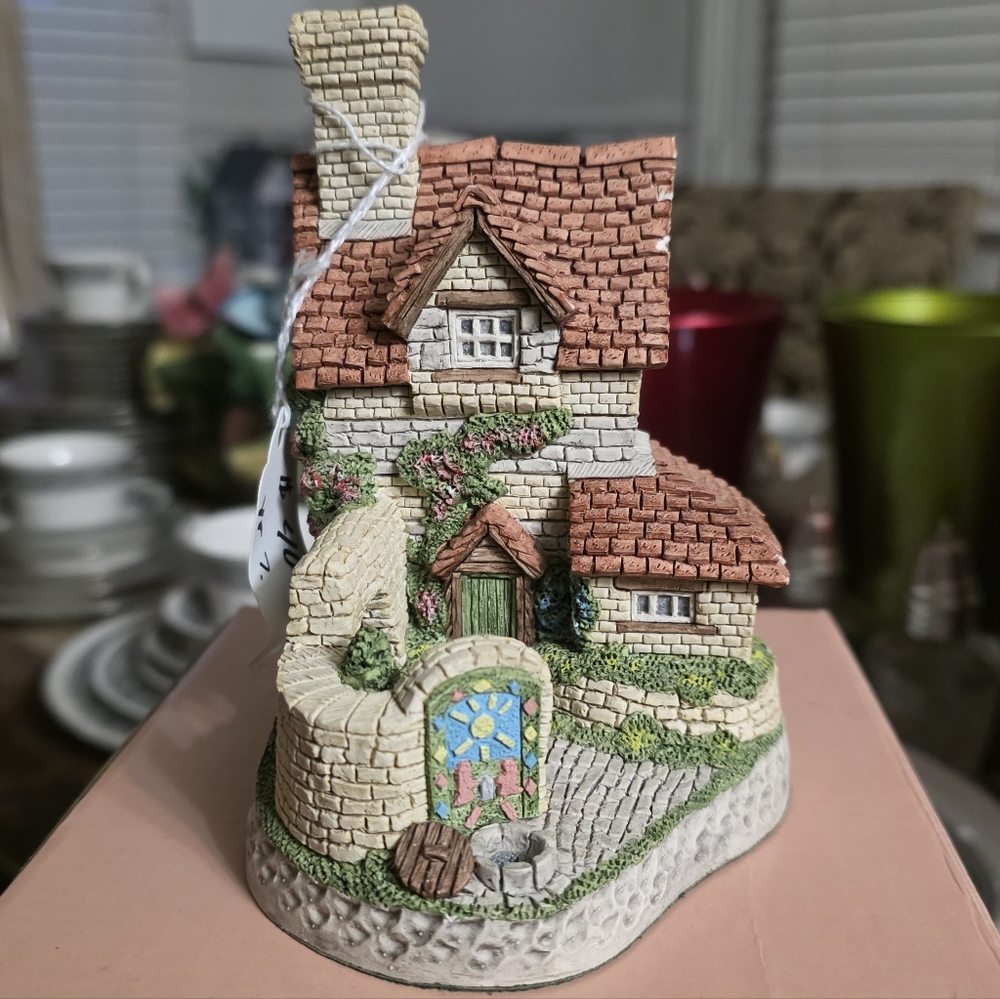 ❣️SALE❣️ ST. Anne's Well | David Winter Cottages With COA | Hand Painted